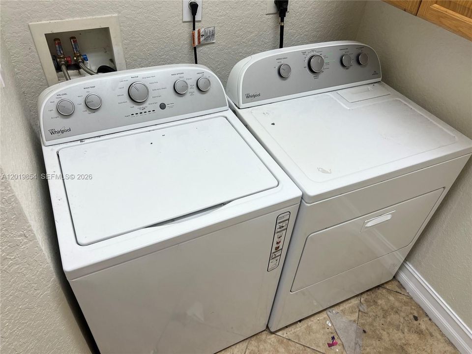 На продажу: $499,900 (4 спален, 2 ванн, 2940 Квадратных фут)