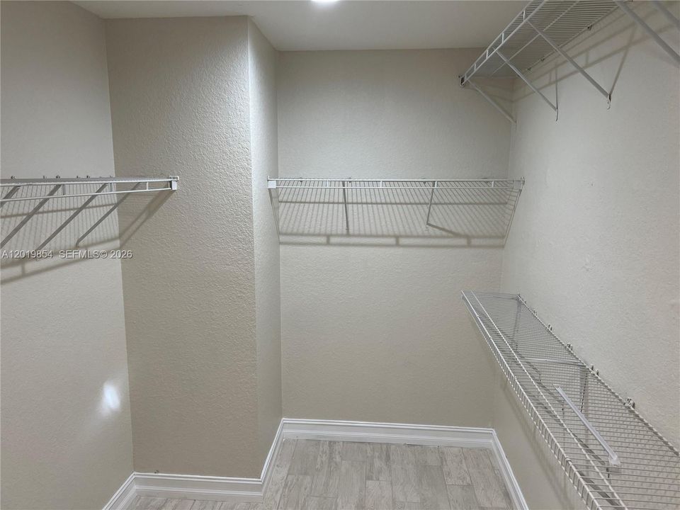 На продажу: $499,900 (4 спален, 2 ванн, 2940 Квадратных фут)
