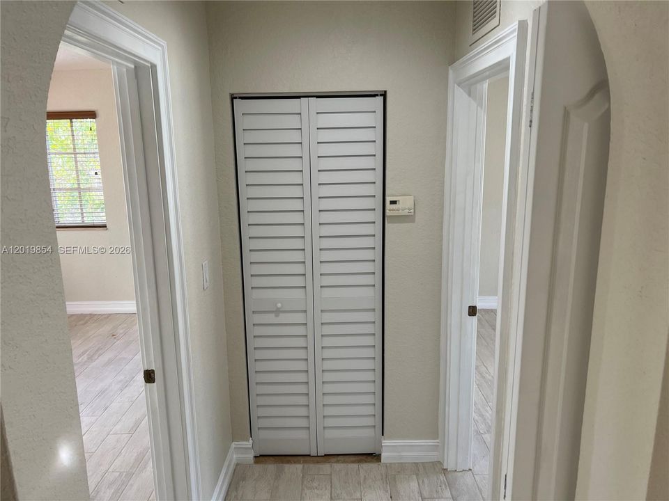 На продажу: $499,900 (4 спален, 2 ванн, 2940 Квадратных фут)
