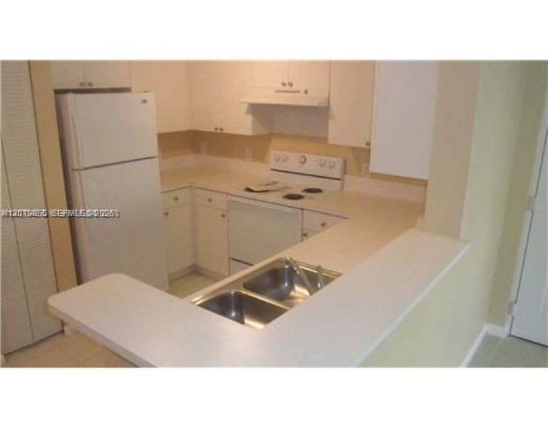 For Rent: $1,665 (1 beds, 1 baths, 650 Square Feet)