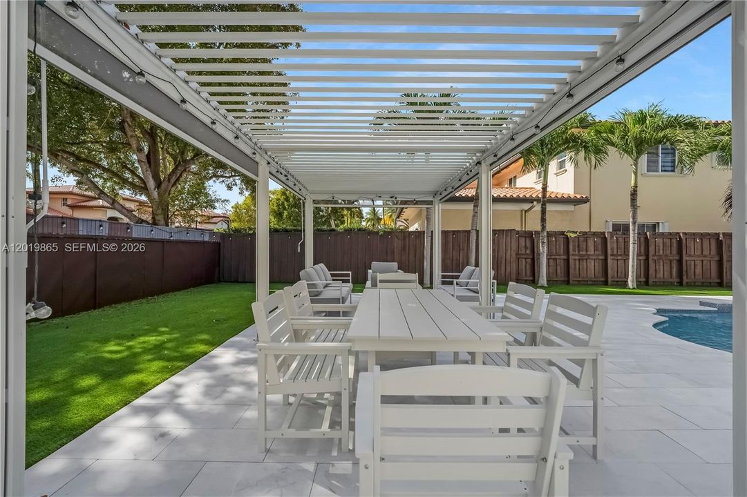 Louvered pergola