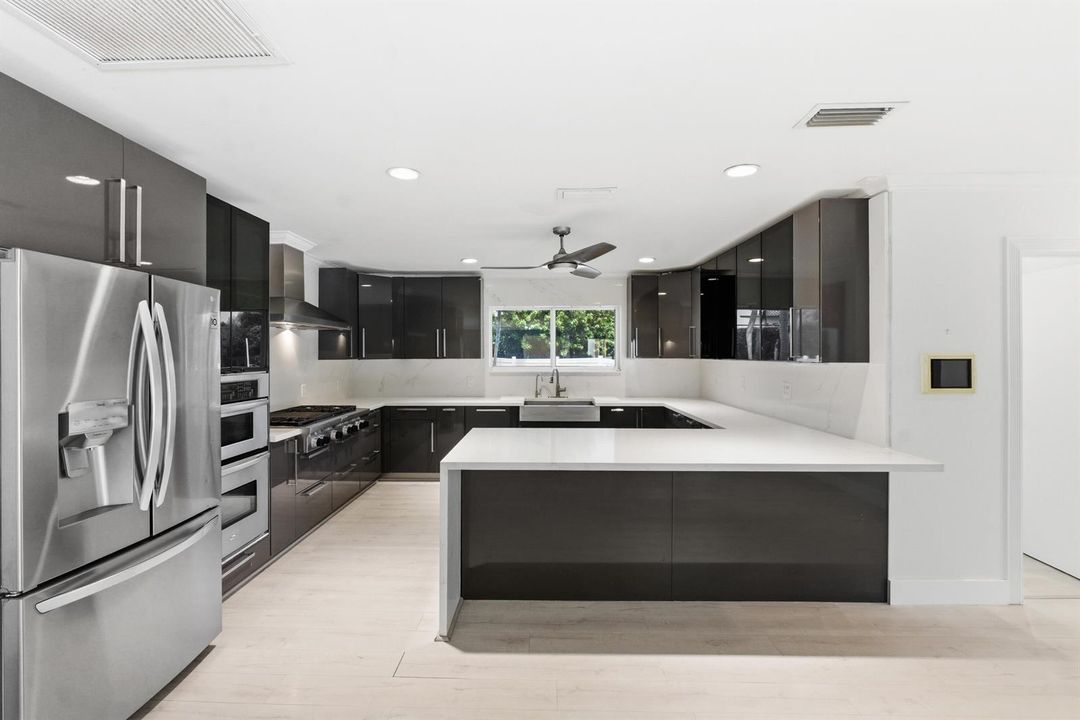 5900 Bayview Dr_024