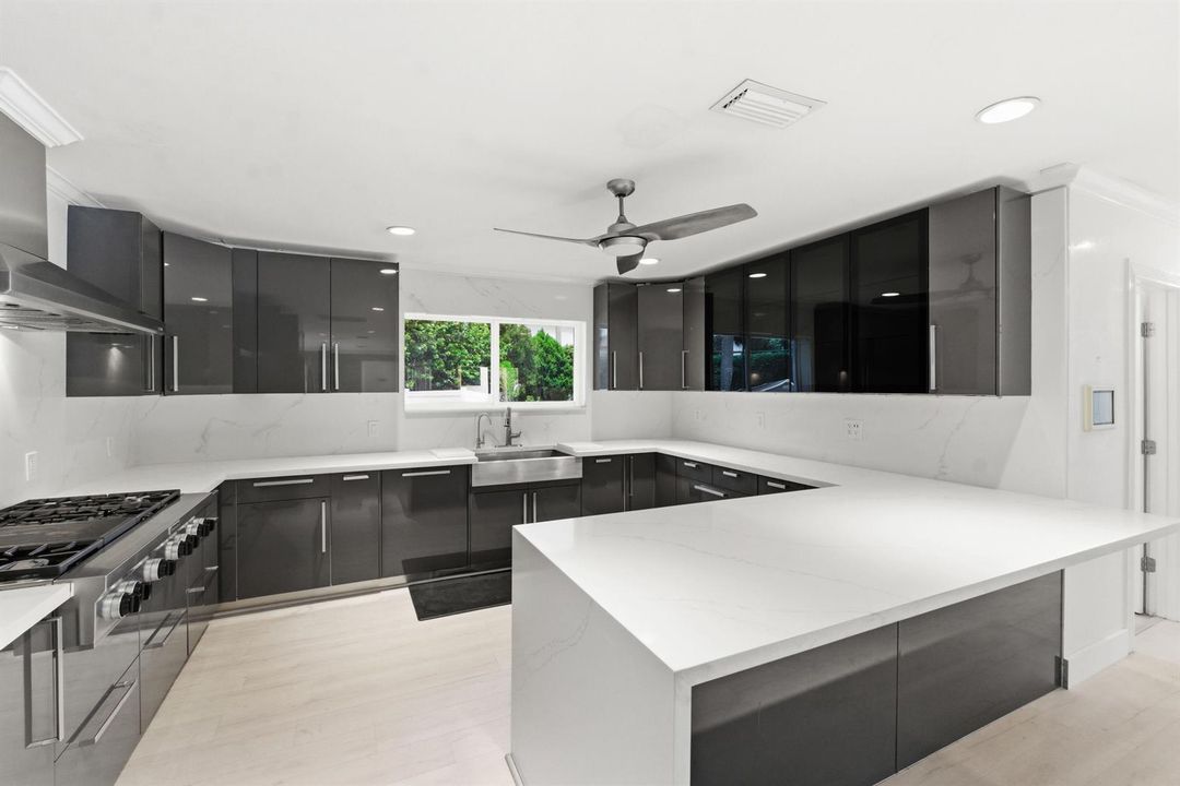 5900 Bayview Dr_026