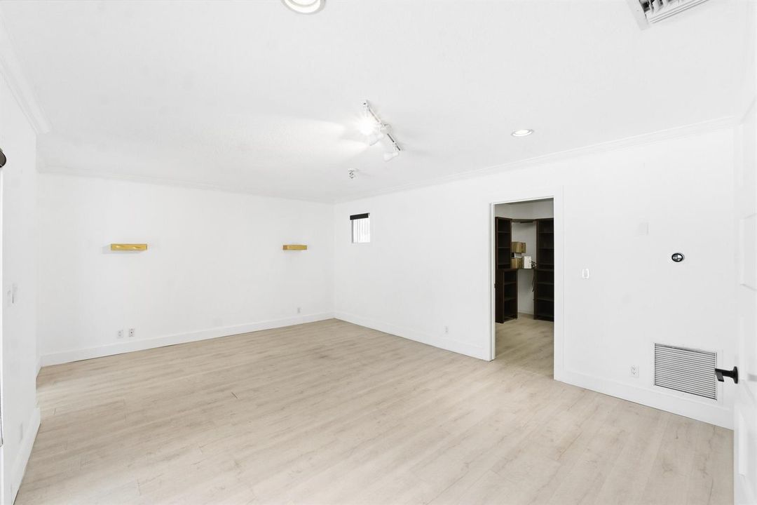 5900 Bayview Dr_032
