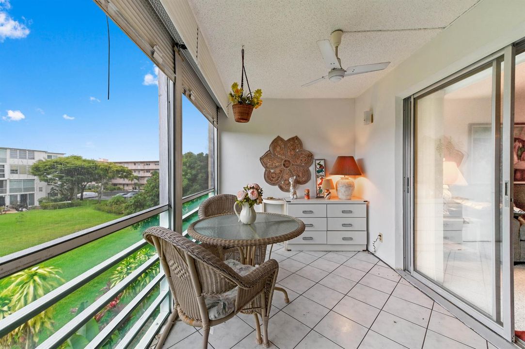 17 Balcony 03
