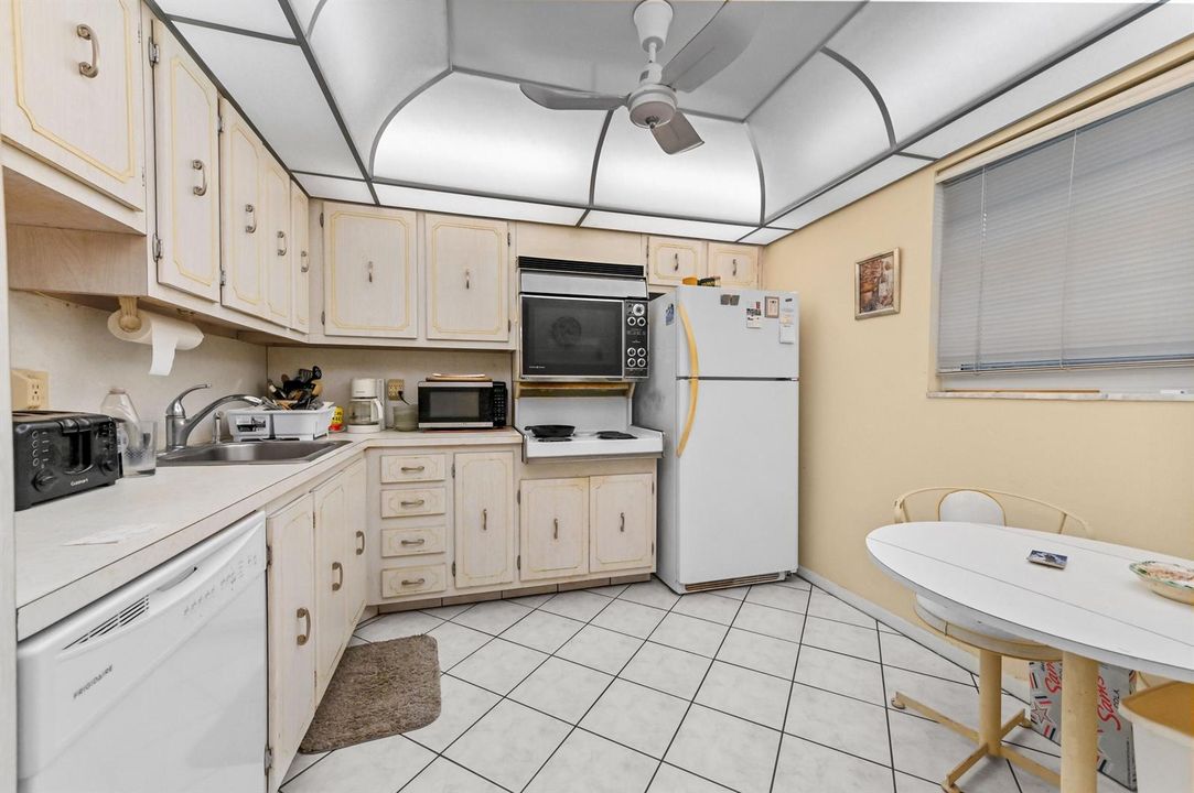 07 Kitchen 02