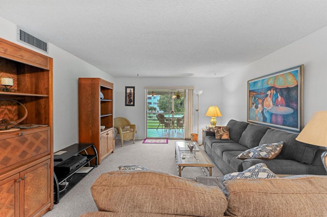 11 Living room 01