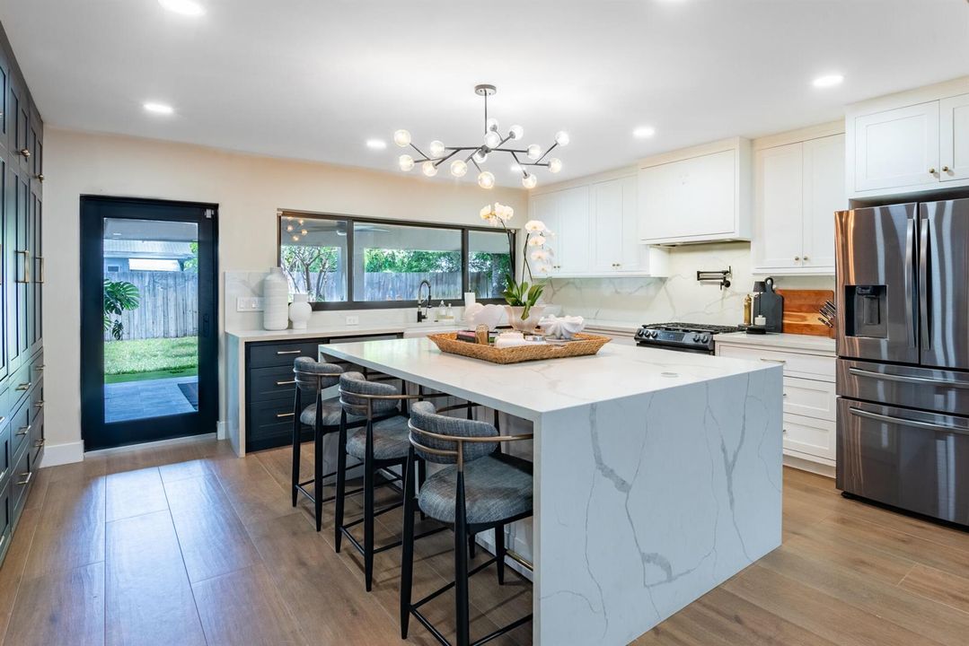© Clark-335 Franklin Dr-006