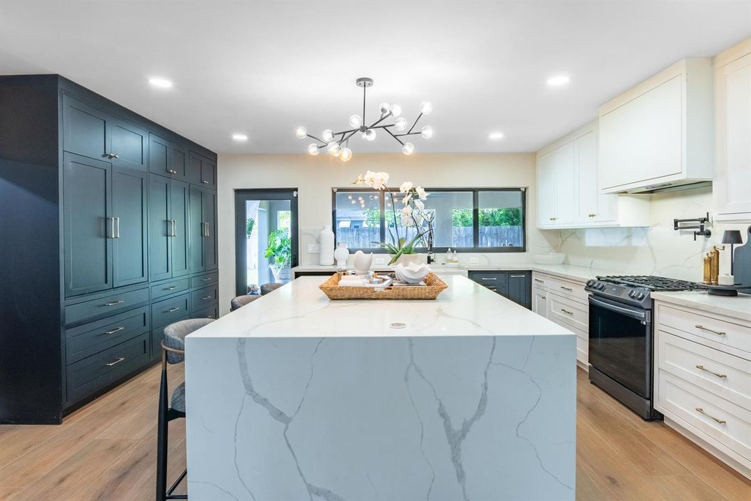 © Clark-335 Franklin Dr-007