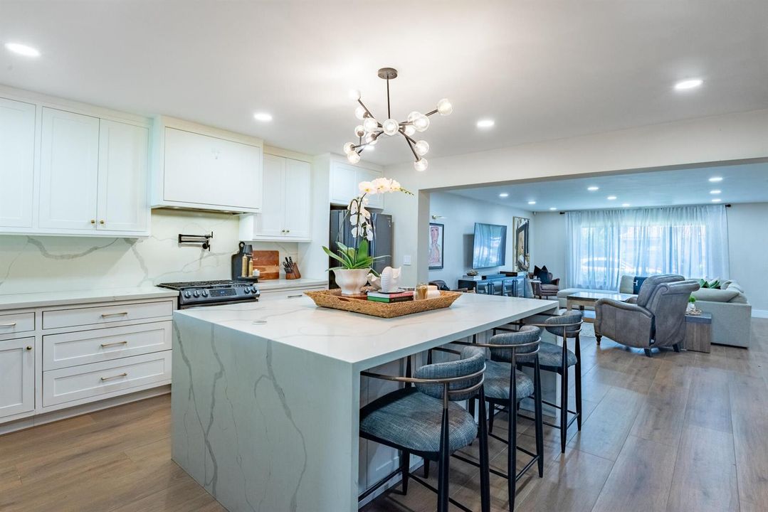 © Clark-335 Franklin Dr-009