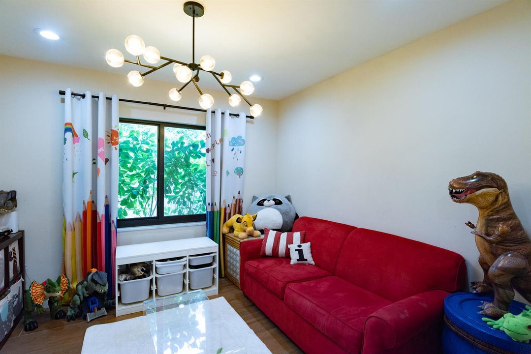 © Clark-335 Franklin Dr-017