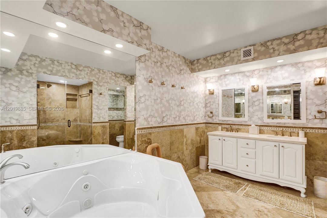For Sale: $2,895,000 (2 beds, 2 baths, 1782 Square Feet)