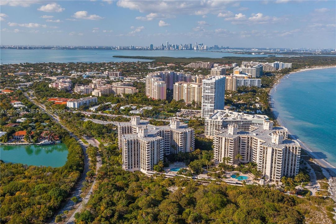 For Sale: $2,895,000 (2 beds, 2 baths, 1782 Square Feet)