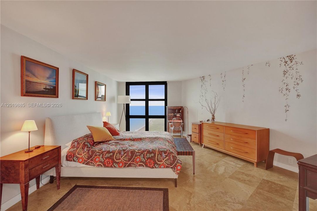 For Sale: $2,895,000 (2 beds, 2 baths, 1782 Square Feet)