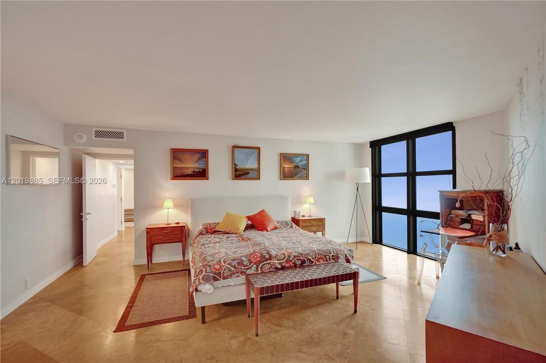 For Sale: $2,895,000 (2 beds, 2 baths, 1782 Square Feet)