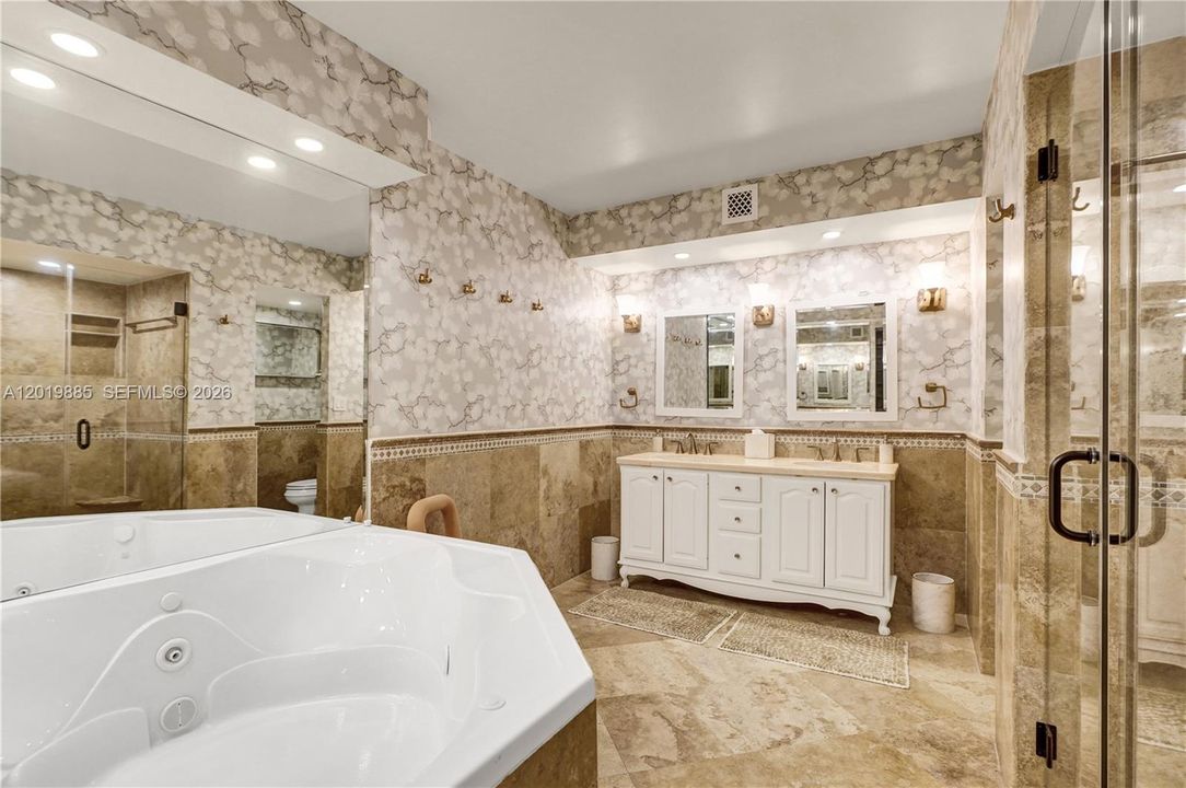 For Sale: $2,895,000 (2 beds, 2 baths, 1782 Square Feet)