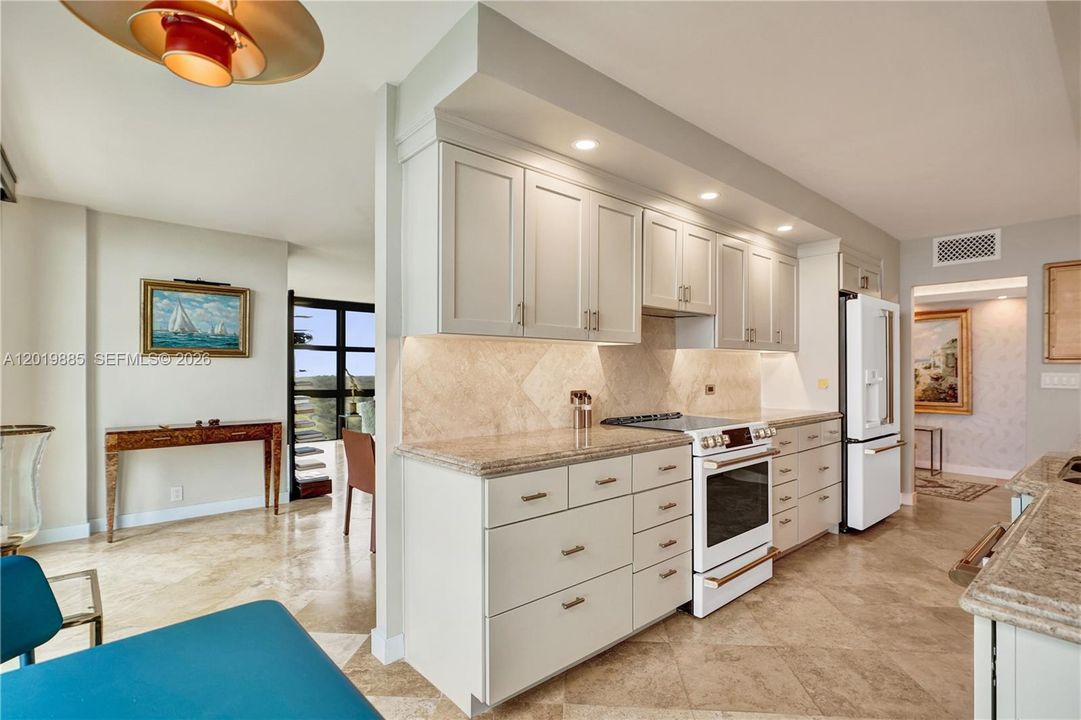 For Sale: $2,895,000 (2 beds, 2 baths, 1782 Square Feet)