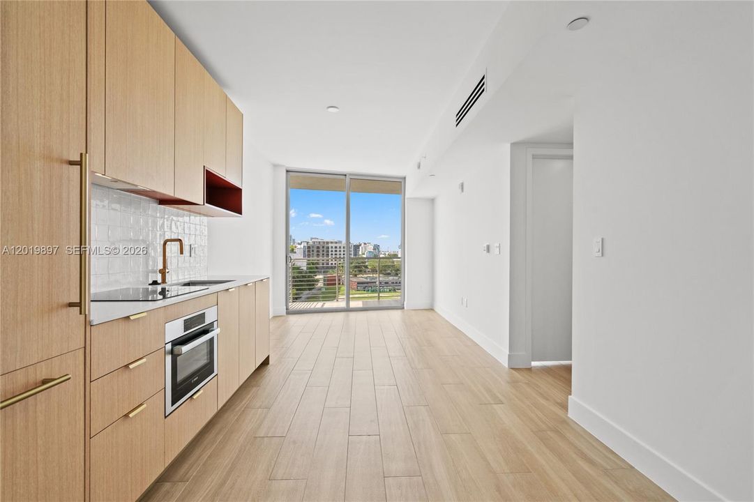 For Sale: $1,200,000 (2 beds, 2 baths, 883 Square Feet)