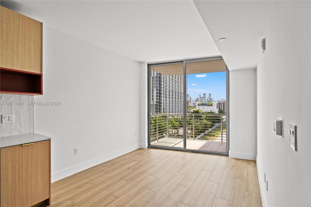 For Sale: $1,200,000 (2 beds, 2 baths, 883 Square Feet)