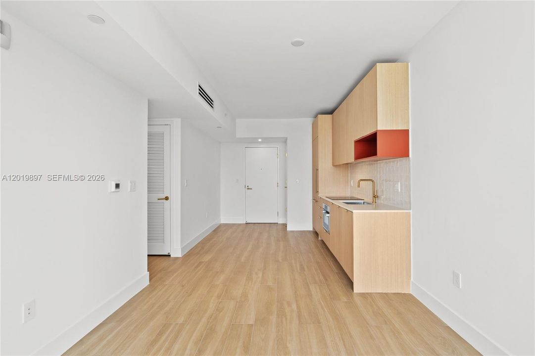 For Sale: $1,200,000 (2 beds, 2 baths, 883 Square Feet)