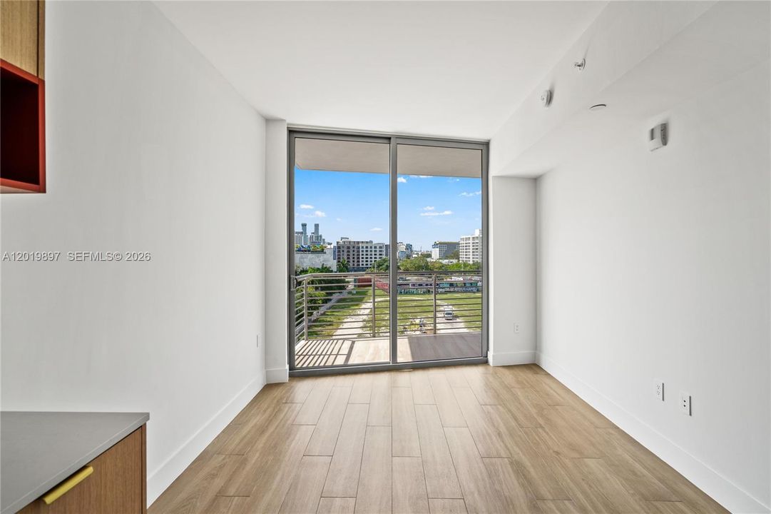 For Sale: $1,200,000 (2 beds, 2 baths, 883 Square Feet)