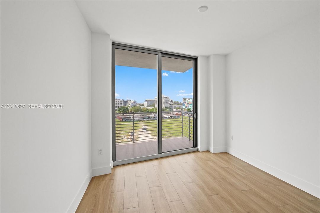 For Sale: $1,200,000 (2 beds, 2 baths, 883 Square Feet)