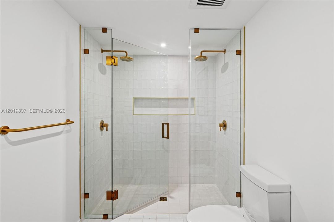 For Sale: $1,200,000 (2 beds, 2 baths, 883 Square Feet)