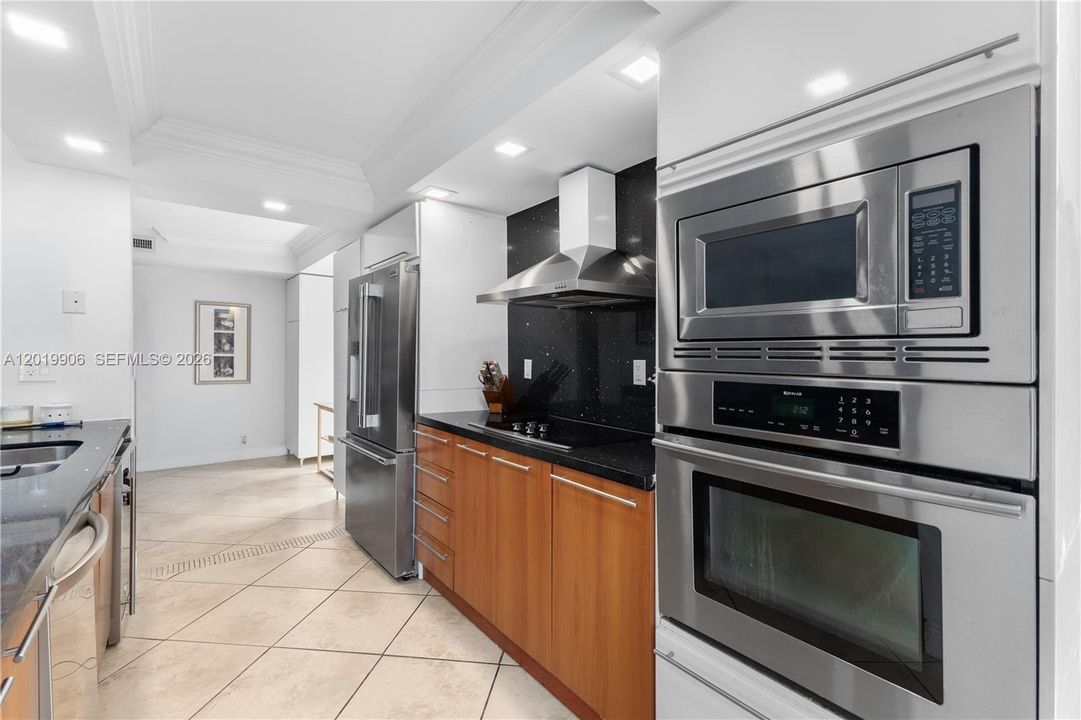 For Sale: $399,995 (2 beds, 2 baths, 1538 Square Feet)