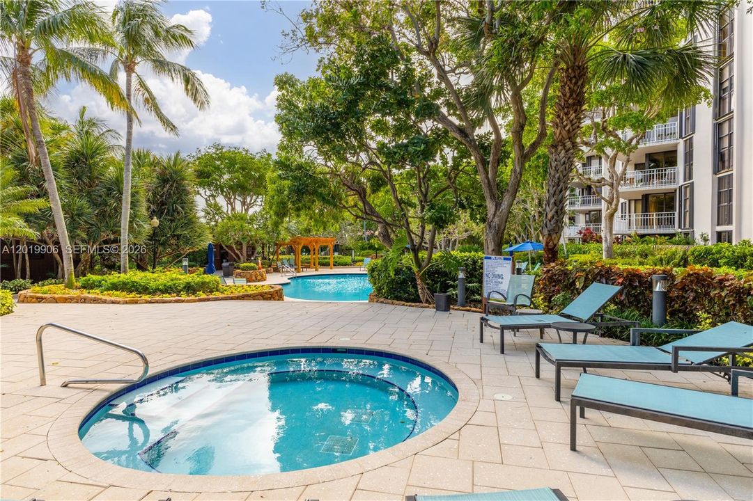 For Sale: $399,995 (2 beds, 2 baths, 1538 Square Feet)