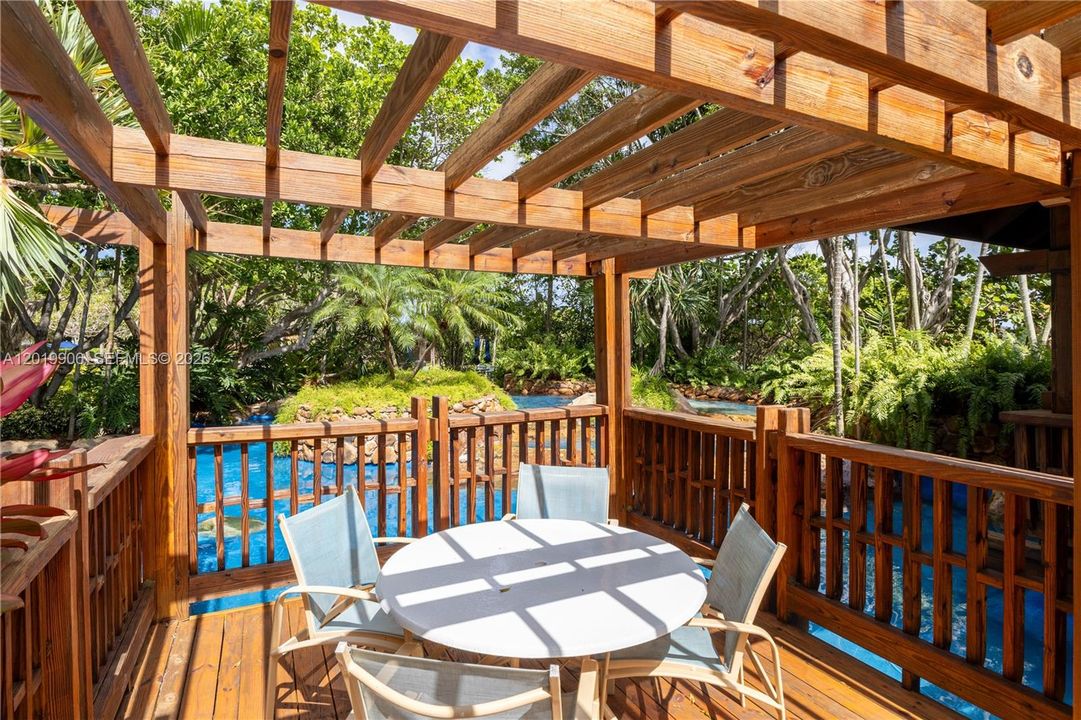 For Sale: $399,995 (2 beds, 2 baths, 1538 Square Feet)