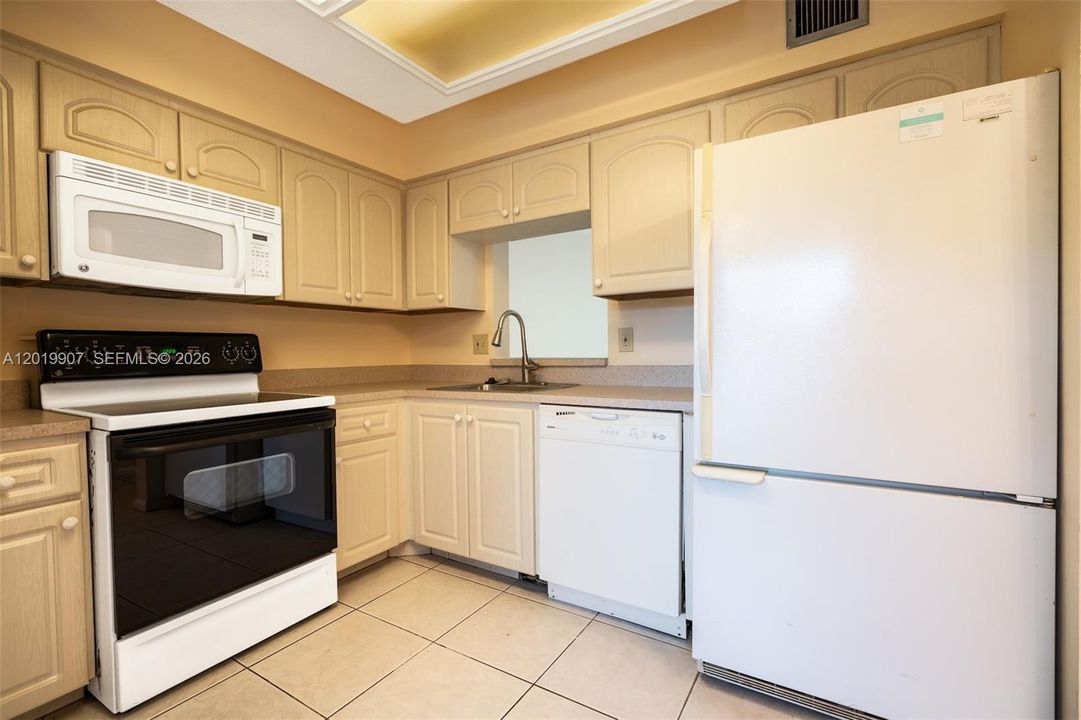 For Rent: $1,500 (1 beds, 2 baths, 960 Square Feet)