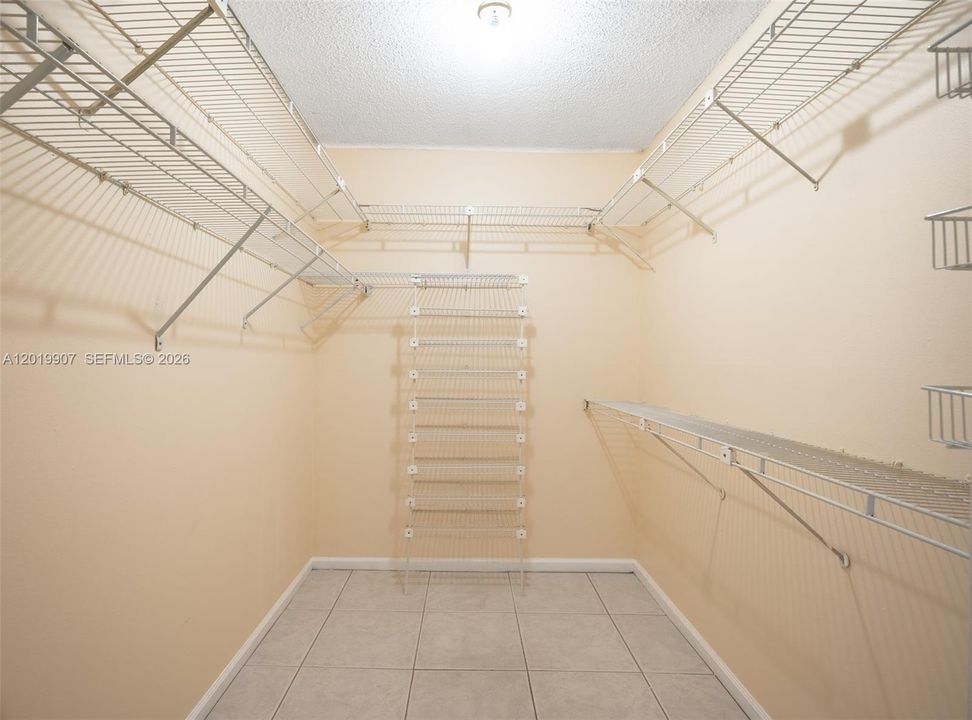 For Rent: $1,500 (1 beds, 2 baths, 960 Square Feet)