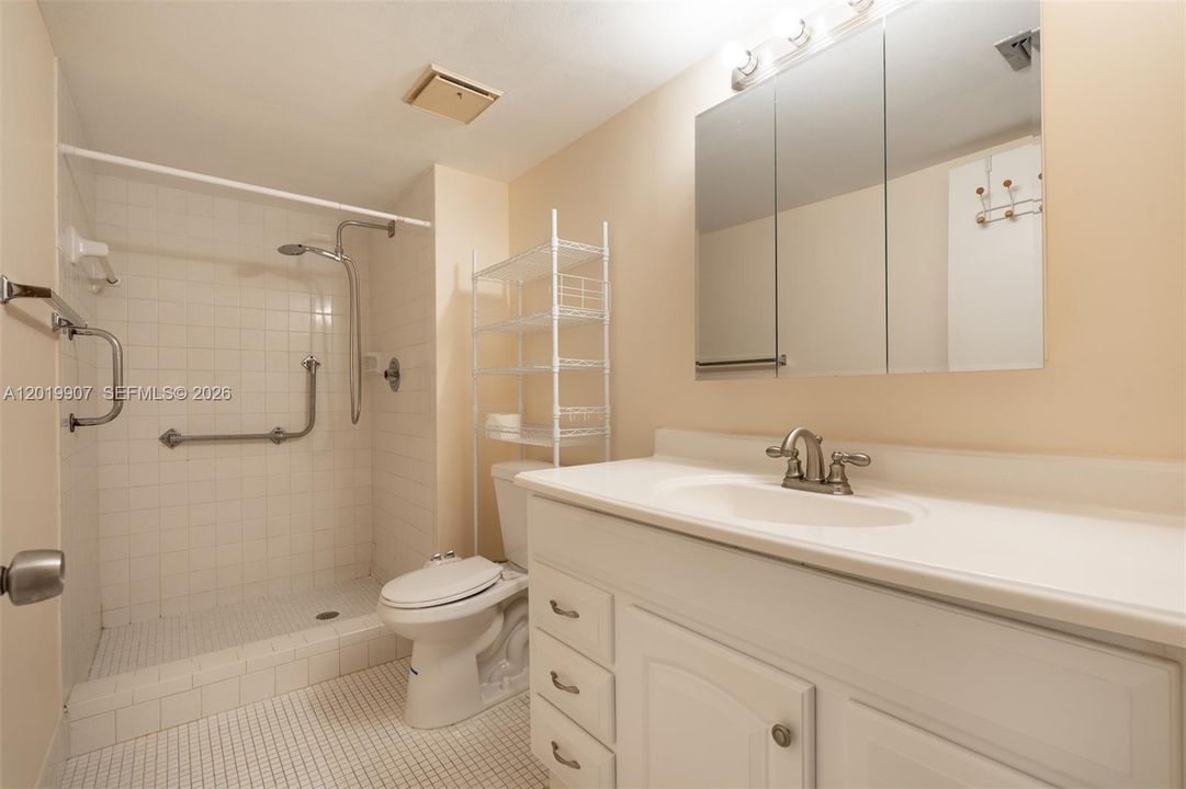 For Rent: $1,500 (1 beds, 2 baths, 960 Square Feet)