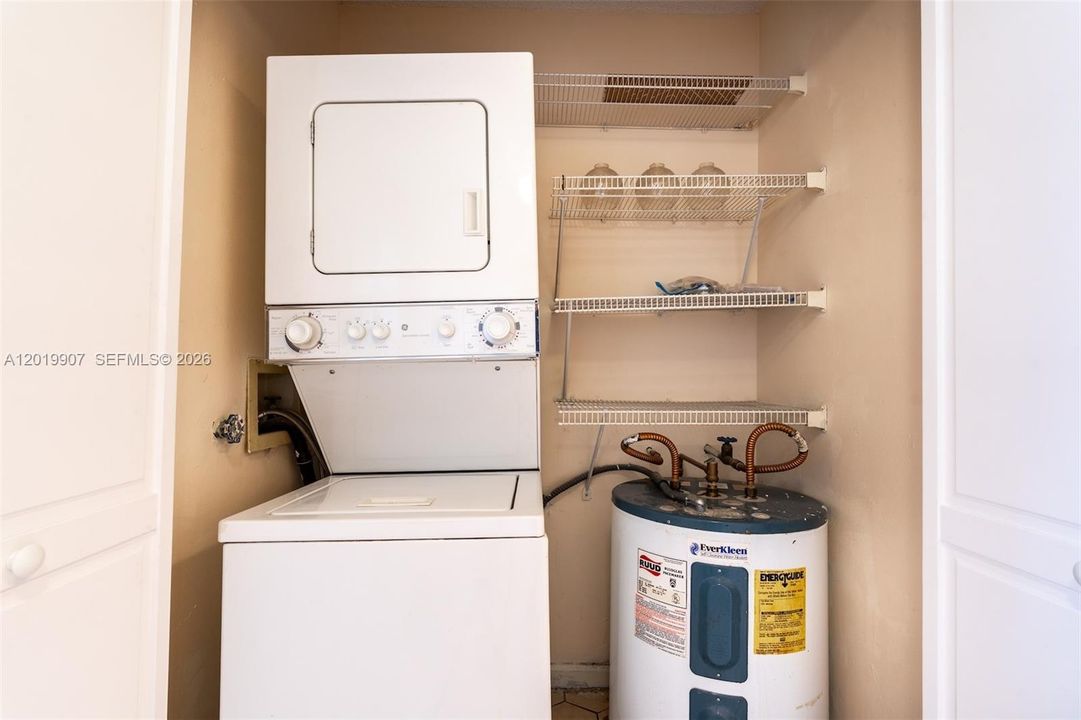 For Rent: $1,500 (1 beds, 2 baths, 960 Square Feet)
