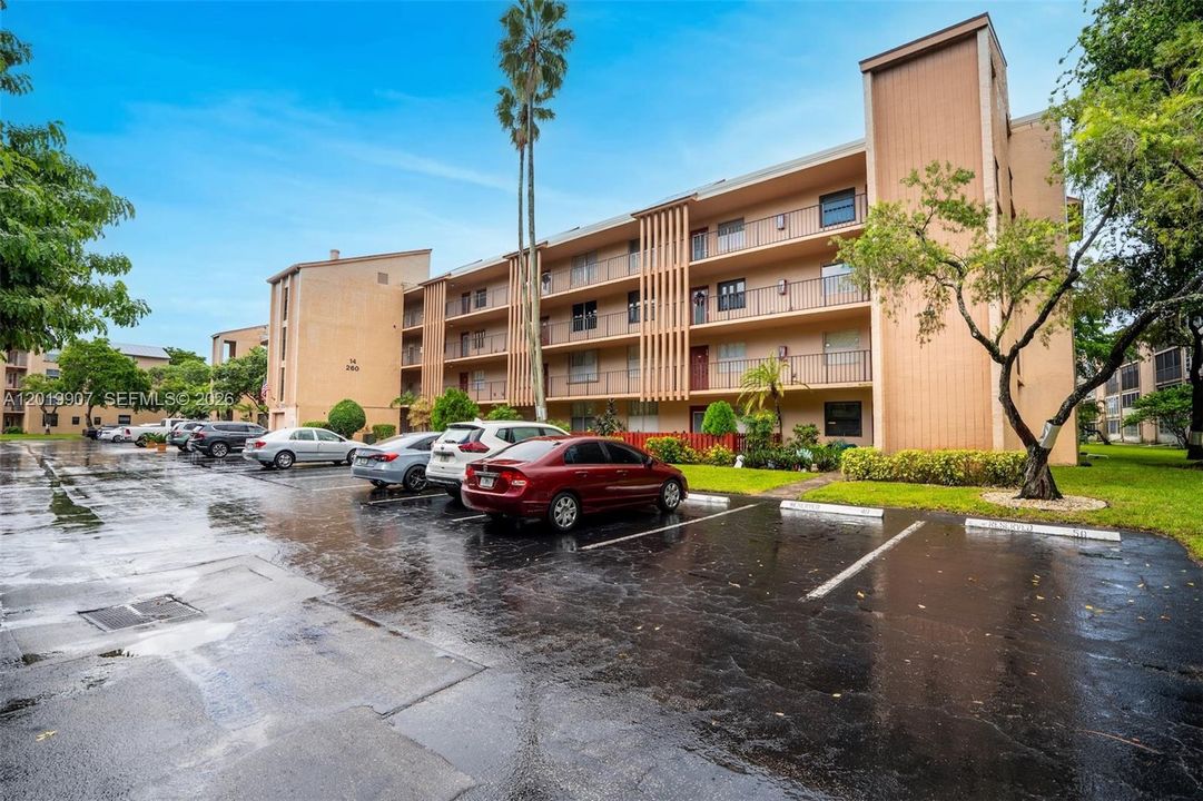 For Rent: $1,500 (1 beds, 2 baths, 960 Square Feet)