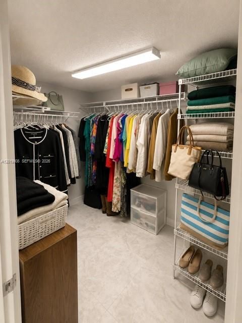 walking closet virtually staged