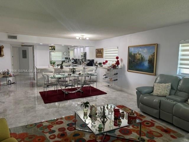 На продажу: $305,000 (2 спален, 2 ванн, 1507 Квадратных фут)