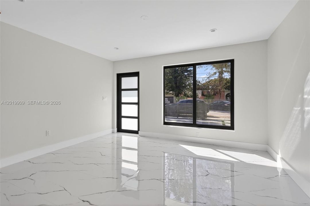 En Venta: $849,000 (3 camas, 2 baños, 1147 Pies cuadrados)