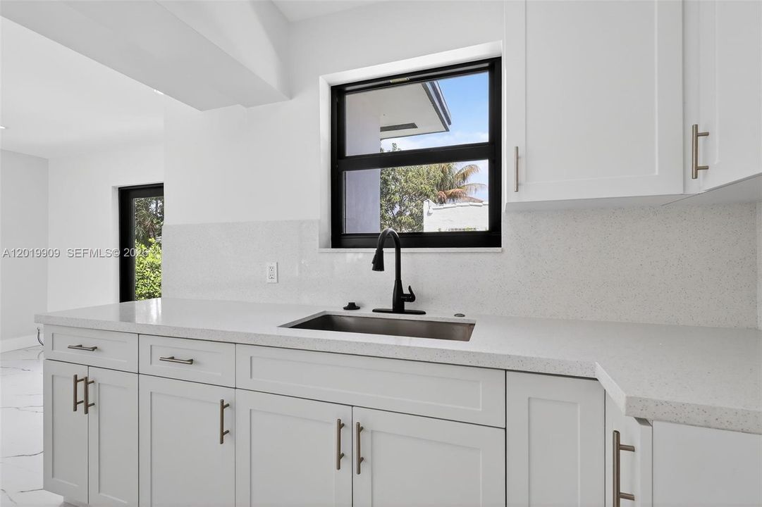 En Venta: $849,000 (3 camas, 2 baños, 1147 Pies cuadrados)