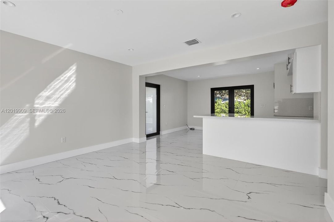 En Venta: $849,000 (3 camas, 2 baños, 1147 Pies cuadrados)