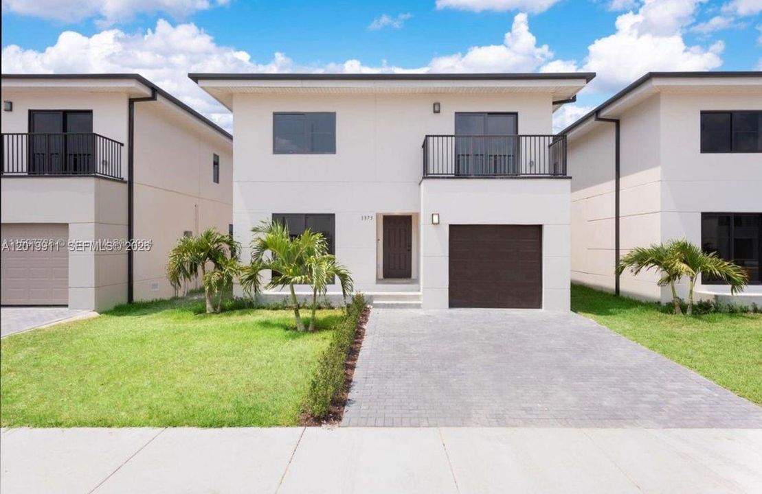 For Sale: $570,000 (5 beds, 3 baths, 1810 Square Feet)
