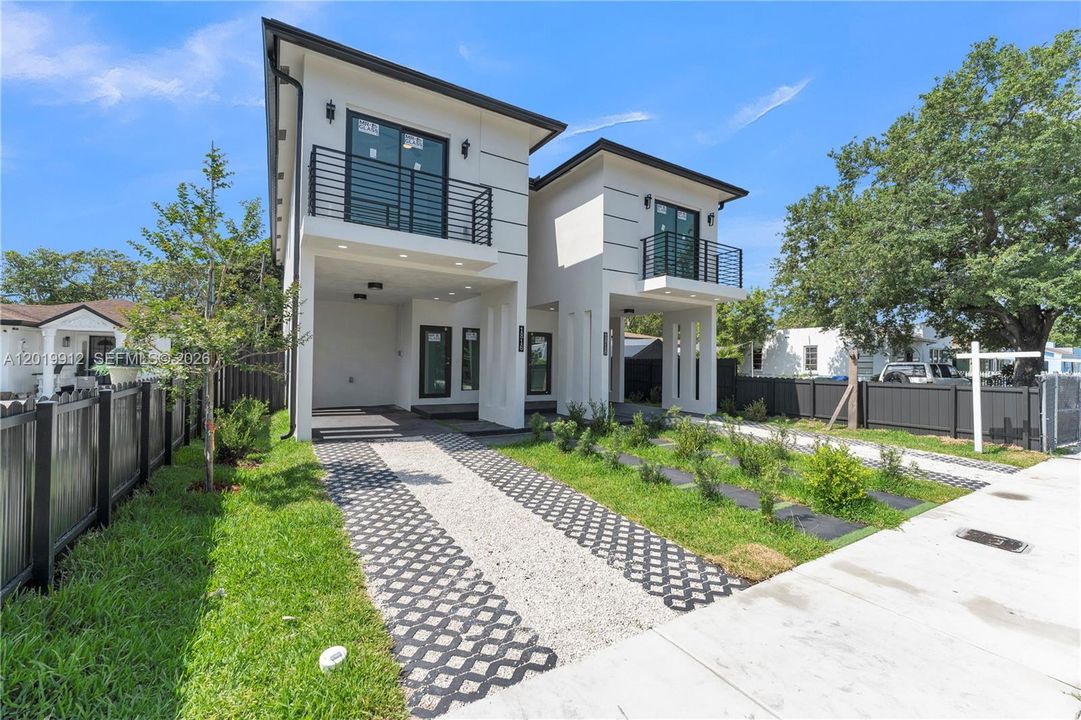 For Sale: $699,999 (4 beds, 2 baths, 1925 Square Feet)
