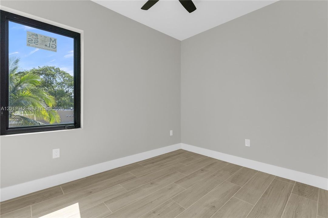 For Sale: $699,999 (4 beds, 2 baths, 1925 Square Feet)