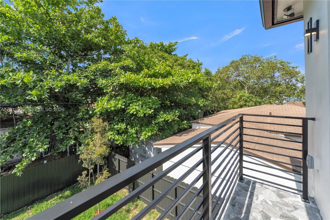 For Sale: $699,999 (4 beds, 2 baths, 1925 Square Feet)