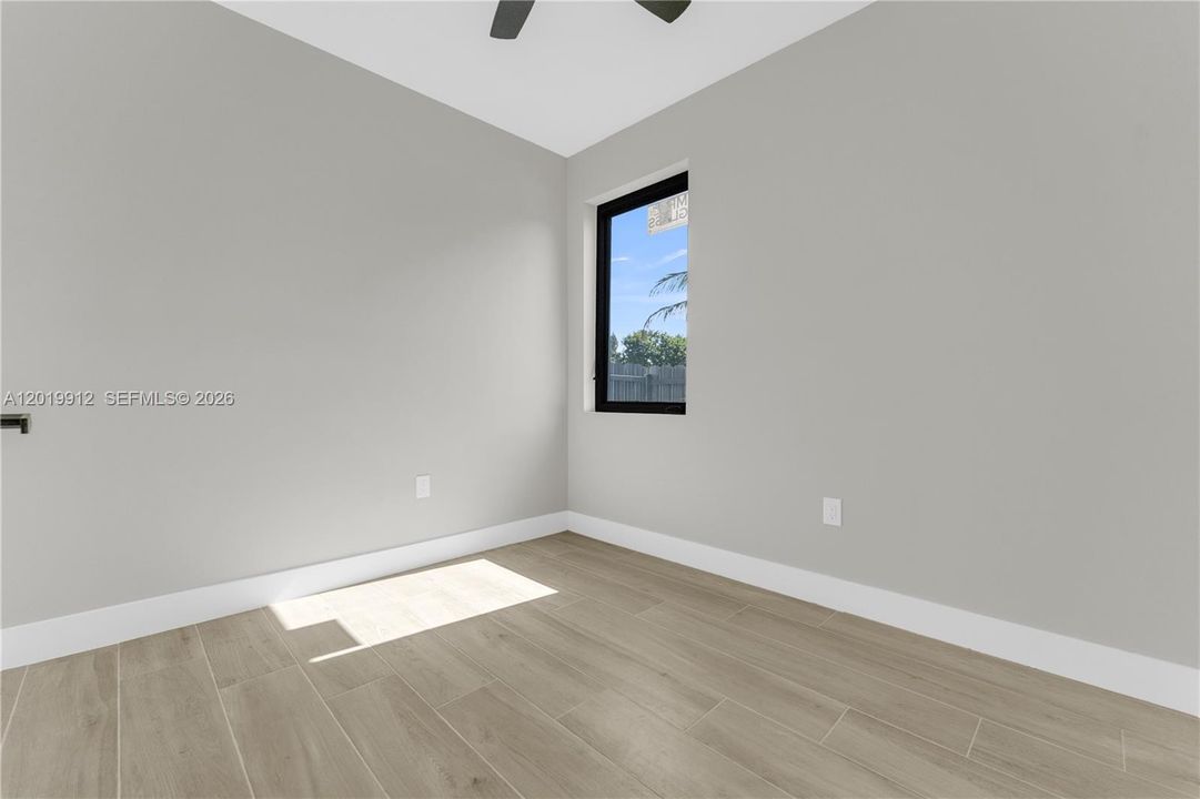 For Sale: $699,999 (4 beds, 2 baths, 1925 Square Feet)