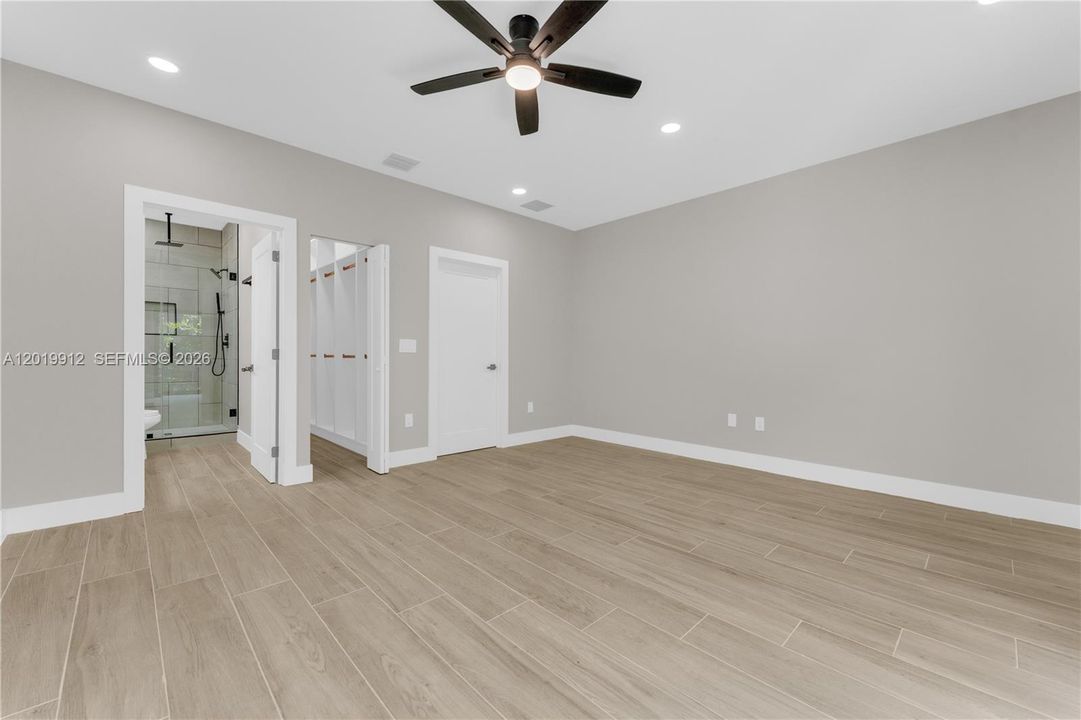 For Sale: $699,999 (4 beds, 2 baths, 1925 Square Feet)