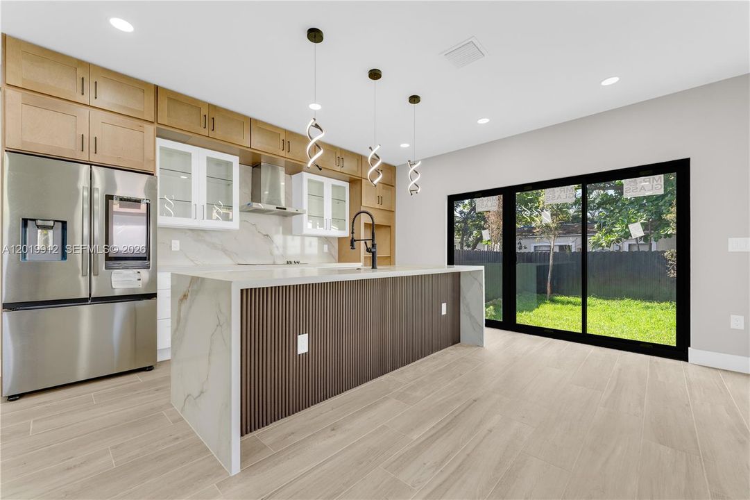 For Sale: $699,999 (4 beds, 2 baths, 1925 Square Feet)
