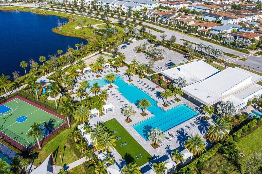 Clubhouse_air_pool