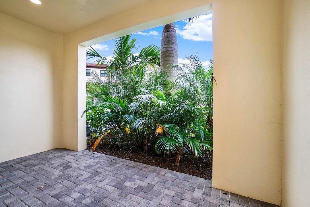 1st Floor Patio