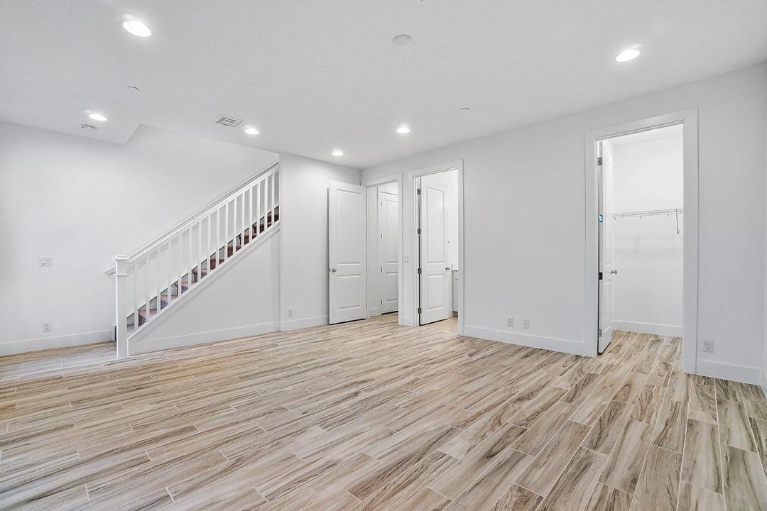 Entry/Den